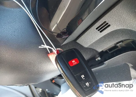 2016 Toyota Prius Three Touring z USA, uszkodzony, nr VIN JTDKARFU2G3000823